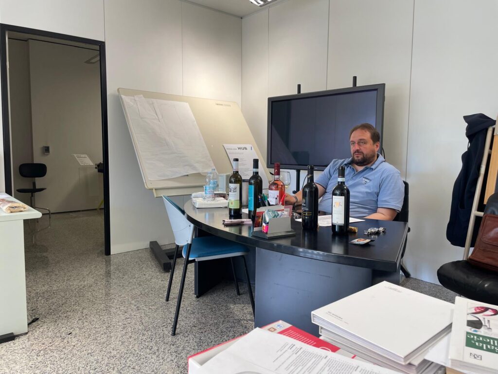 WhatsApp-Image-2026-06-08-at-22.15.51-1024x768 Un corso dell’enologo Fabio Mecca sull’analisi sensoriale dei prodotti vinicoli
