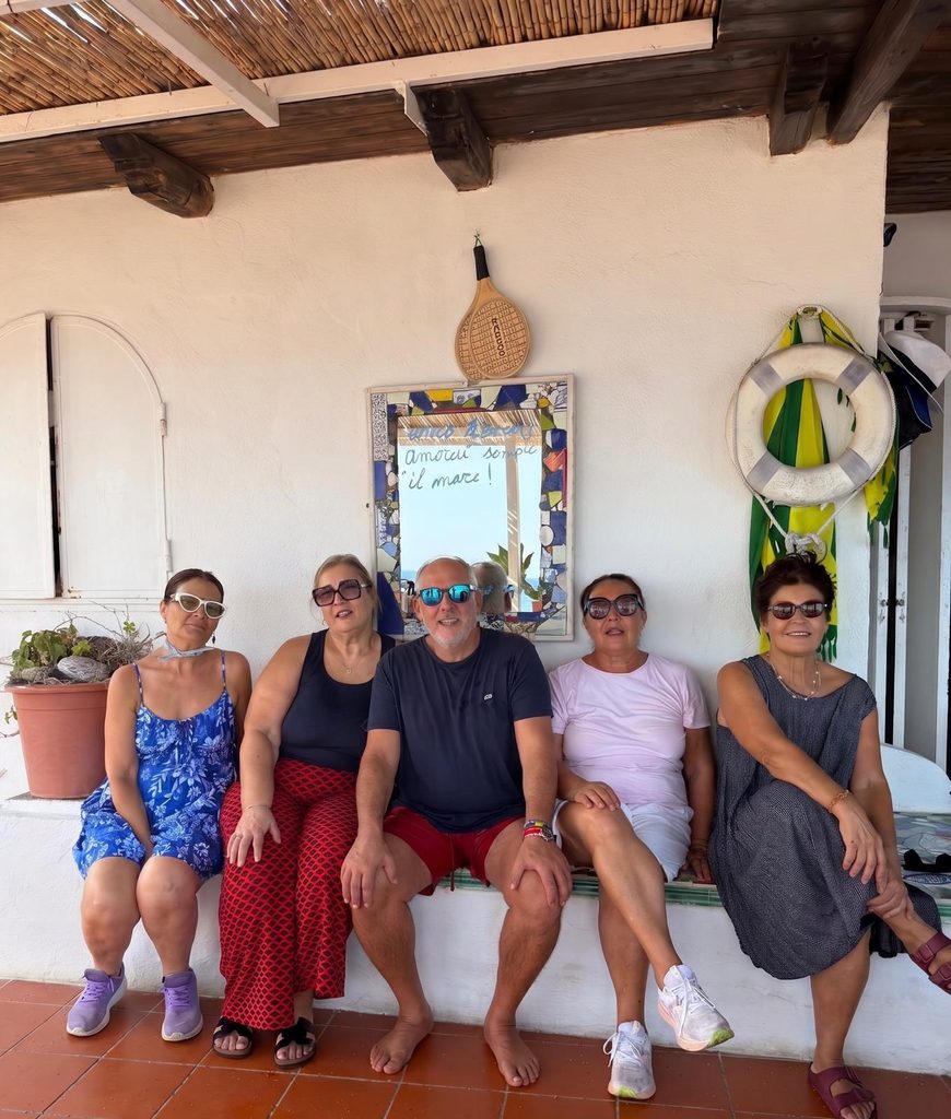 WhatsApp-Image-2026-09-04-at-18.35.04-870x1024 Lido Re del Sole a Taormina: storia, famiglia e il piacere della tavola